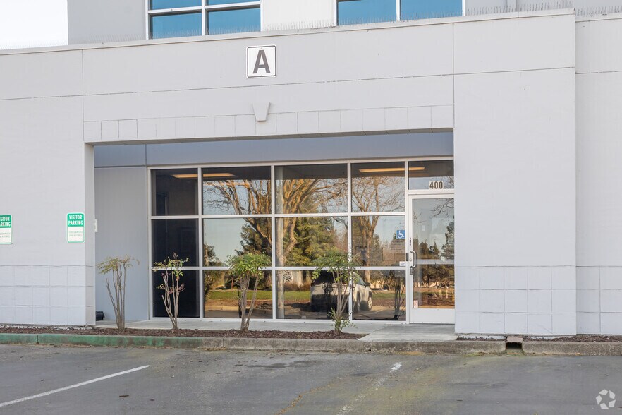 2340 E Main St, Woodland, CA à louer - Photo du bâtiment - Image 3 de 4