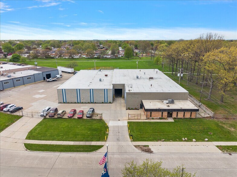 30759 Edison Dr, Roseville, MI à vendre - Photo du bâtiment - Image 2 de 14