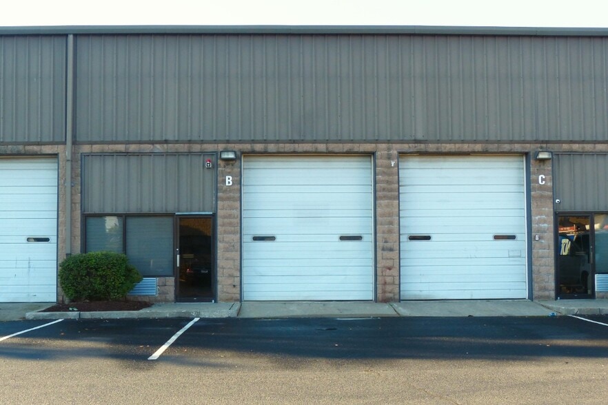 211 Gates Rd, Little Ferry, NJ for lease - Building Photo - Image 2 of 17