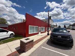 15008-15020 IN-1, Leo, IN à louer Photo du bâtiment- Image 1 de 5