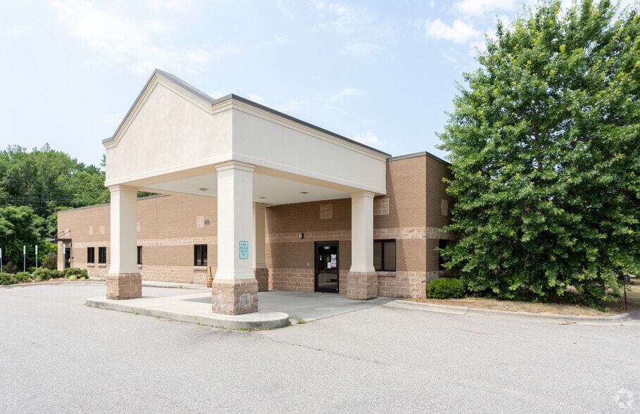 1061 Aberdeen Rd, Laurinburg, NC for sale - Building Photo - Image 3 of 5