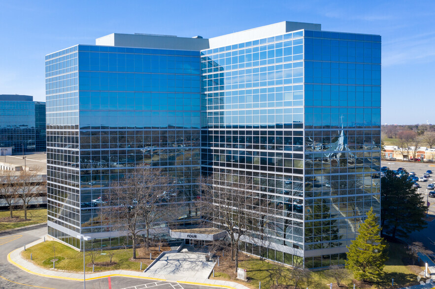 4 Westbrook Corporate Ctr, Westchester, IL à louer - Photo du bâtiment - Image 2 de 11