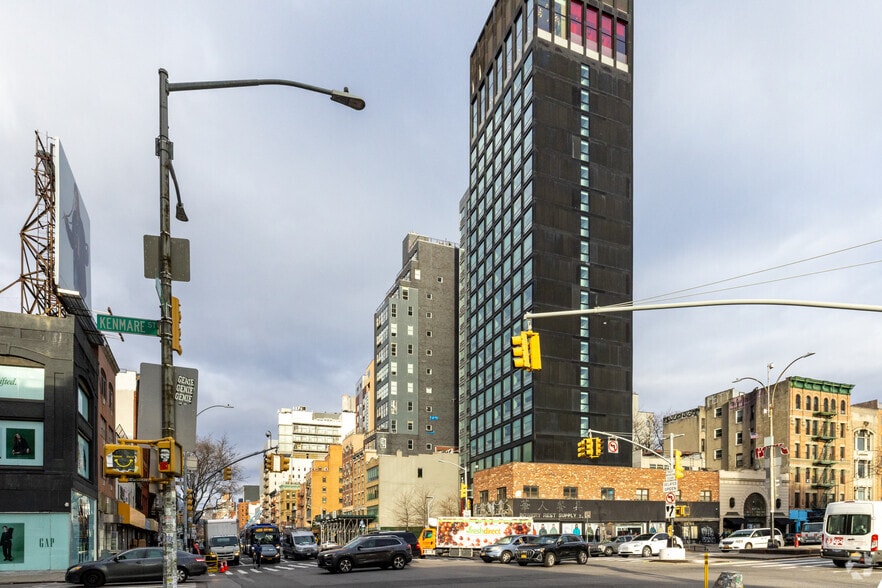 195 Bowery, New York, NY à vendre - Photo du bâtiment - Image 3 de 11