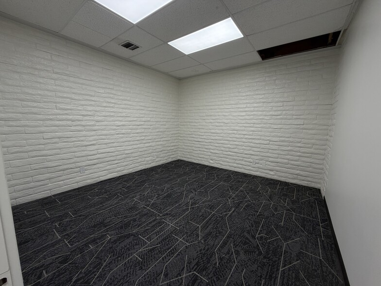 110 Harding Blvd, Roseville, CA for sale - Building Photo - Image 3 of 13