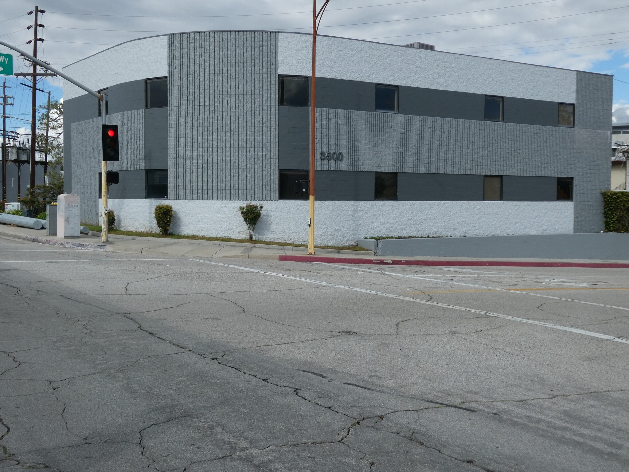 3500 N San Fernando Blvd, Burbank, CA for lease Interior Photo- Image 1 of 35