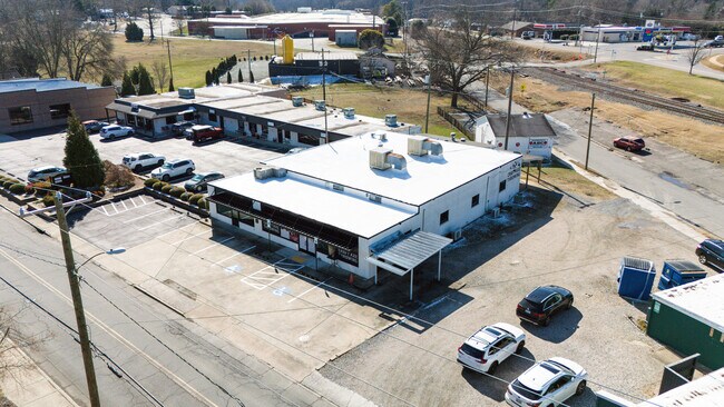 Plus de détails pour 112 Academy St, Fort Mill, SC - Commerce de détail à louer