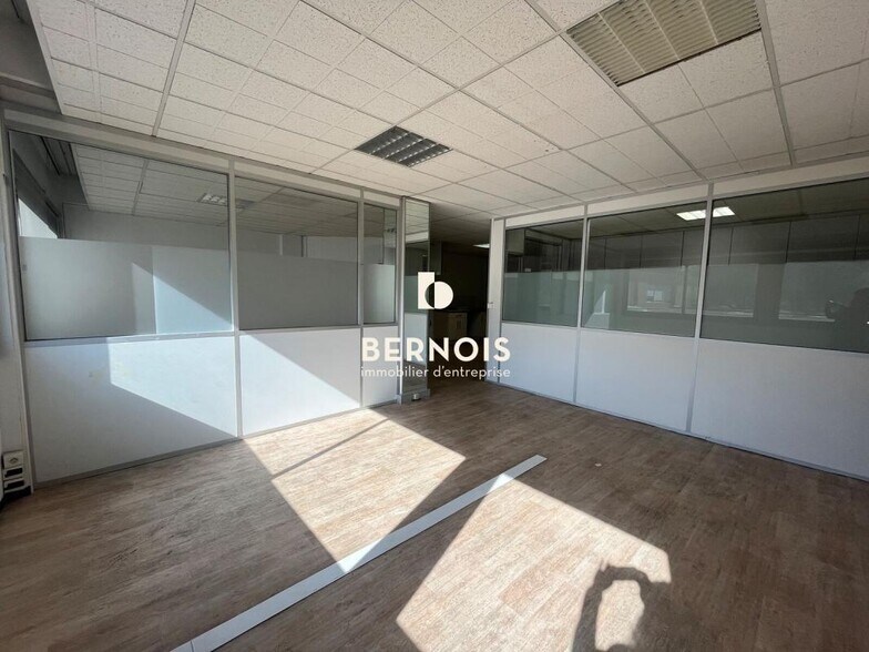 Office in Toulon for lease - Interior Photo - Image 1 of 8
