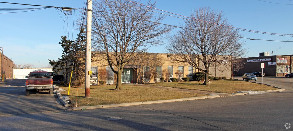 60 Continental Pl, Toronto, ON à louer - Photo du bâtiment - Image 2 de 2