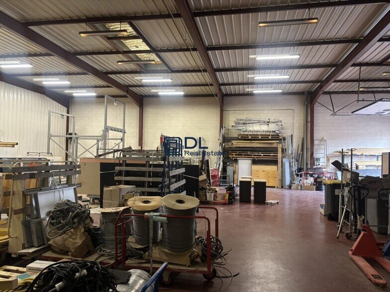 Industrial in Draveil for lease - Interior Photo - Image 2 of 6