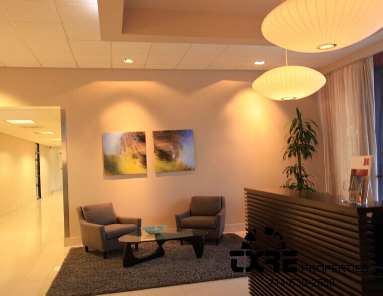 1111 W Mockingbird Ln, Dallas, TX à vendre - Photo intérieure - Image 2 de 12