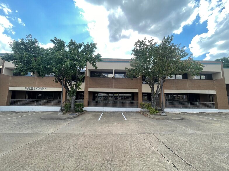 3608 E 29th St, Bryan, TX à louer - Photo du bâtiment - Image 3 de 7