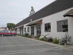 7611 Slater Ave, Huntington Beach, CA à louer Photo intérieure- Image 2 de 4