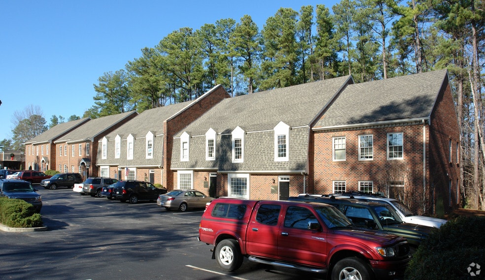 4922-4948 Windy Hill Dr, Raleigh, NC for lease - Building Photo - Image 3 of 20