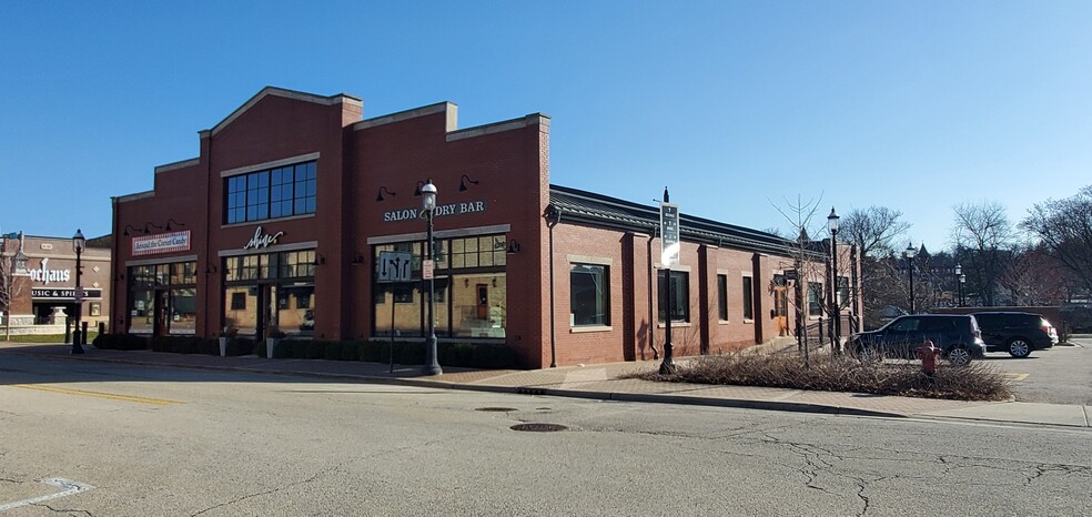 101 S 1st St, West Dundee, IL for lease - Building Photo - Image 1 of 31