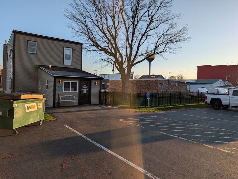 518 W Main St, Kirkland, IL for sale - Building Photo - Image 3 of 27