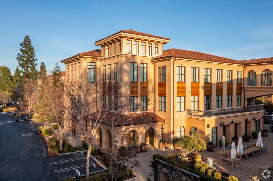 100 Winchester Cir, Los Gatos, CA à louer - Photo principale - Image 1 de 12