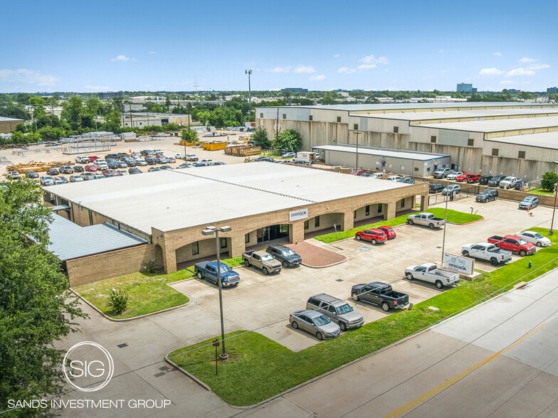9450 W Wingfoot Rd, Houston, TX à vendre - Photo du bâtiment - Image 1 de 6