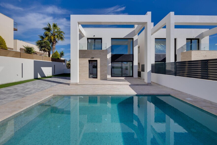 Terrain dans Torrevieja, Alicante à vendre - Photo du bâtiment - Image 1 de 25