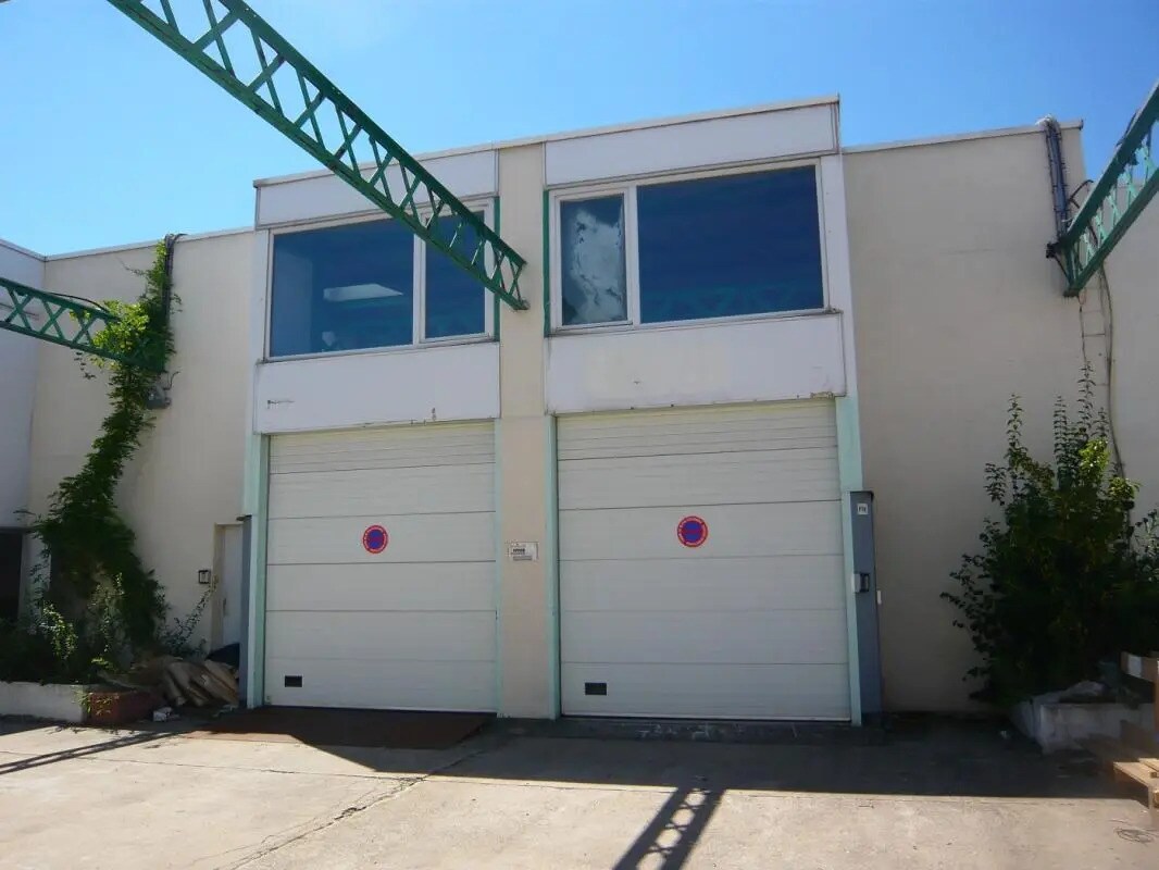 Industrial in Vénissieux for lease Building Photo- Image 1 of 2