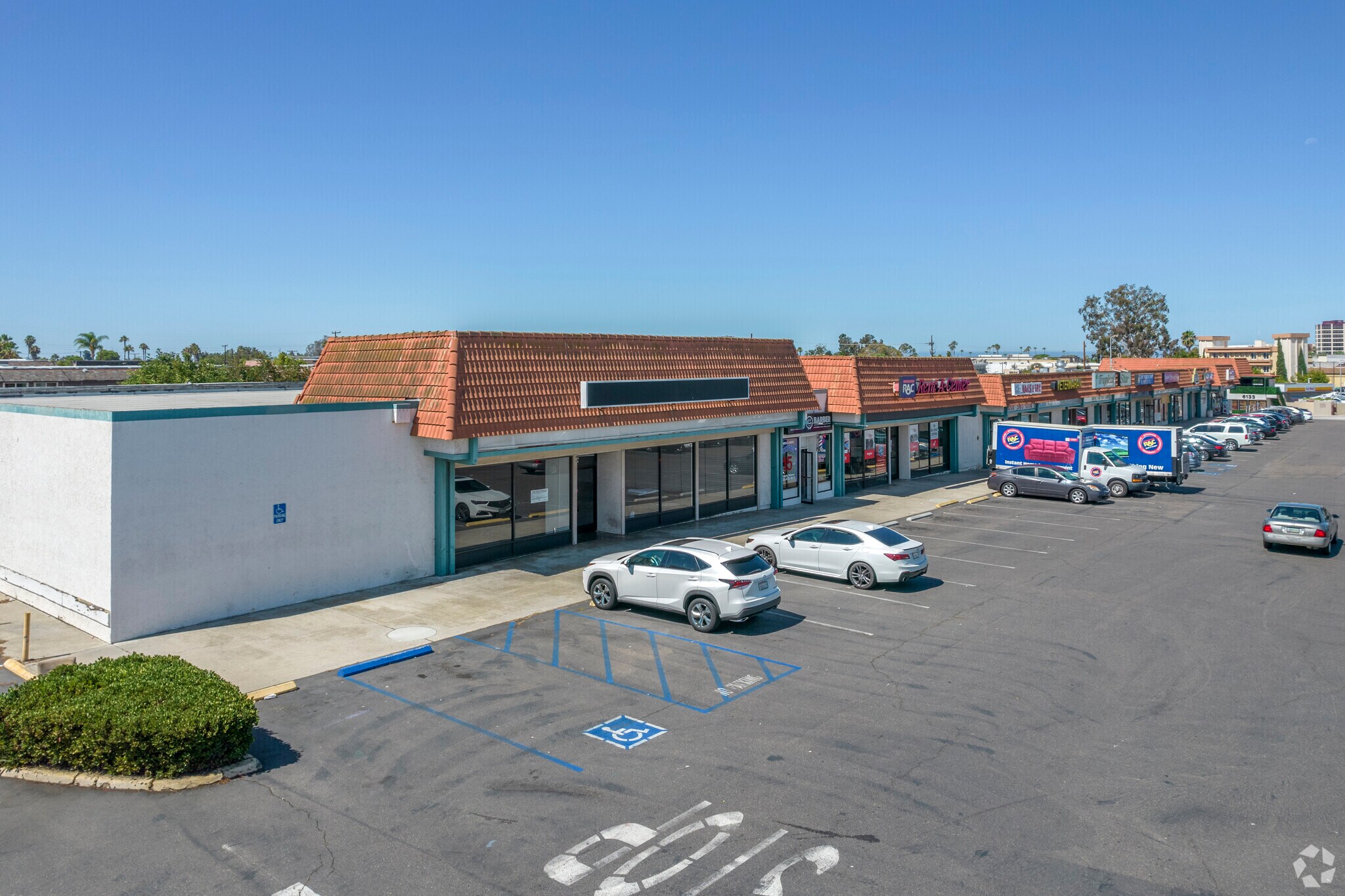 6133-6390 Balboa, San Diego, CA à louer Photo du bâtiment- Image 1 de 4