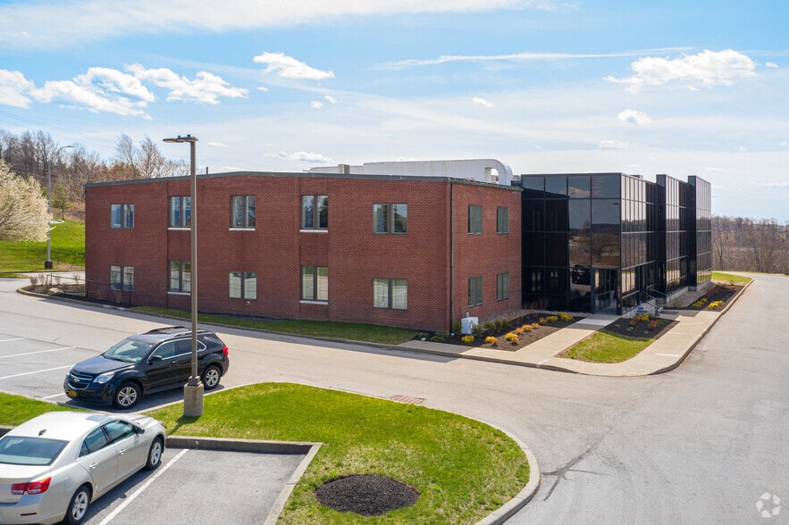 33 Airport Center Dr, New Windsor Township, NY for lease - Building Photo - Image 3 of 7