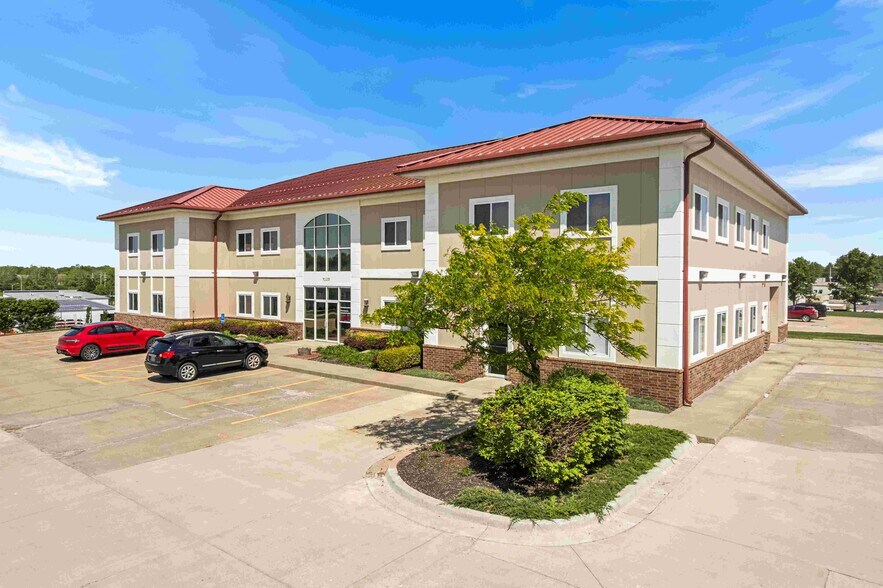 4120 NE Port Dr, Lee's Summit, MO à vendre - Photo du bâtiment - Image 2 de 8