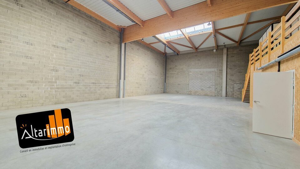 Flex in Chartres for lease - Interior Photo - Image 1 of 25