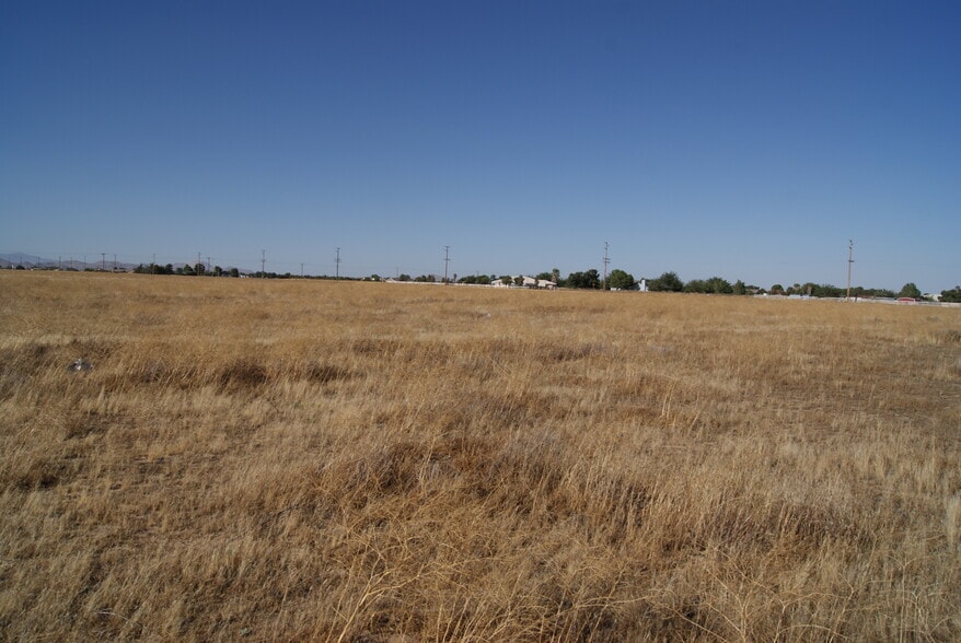 AVE D4 VIC 90 ST. W St, Lancaster, CA à vendre - Photo du bâtiment - Image 2 de 4