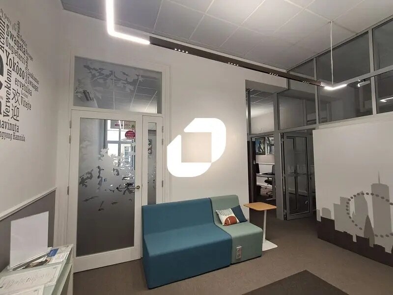 Office in Bordeaux for lease Interior Photo- Image 1 of 13