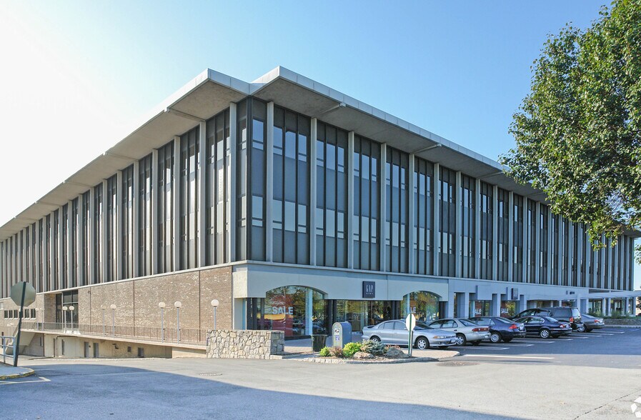 700 White Plains Rd, Scarsdale, NY à louer - Photo du bâtiment - Image 1 de 9