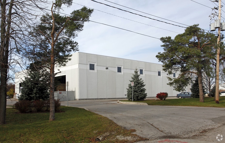 840 Cumberland Ave, Burlington, ON à louer - Photo du bâtiment - Image 2 de 17