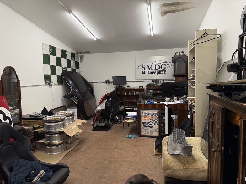 Units 13 &13b Ridge Farm, Horsham Rd, Dorking à louer - Photo du bâtiment - Image 2 de 7