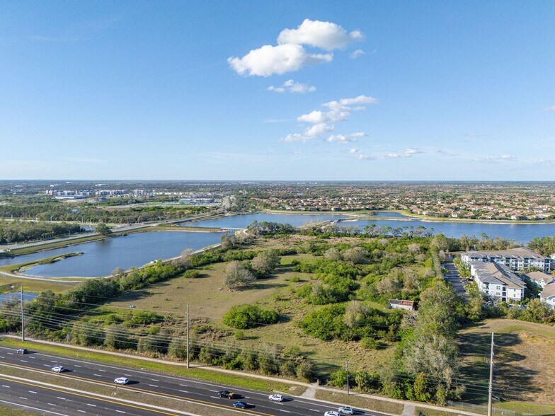 13115 State Road 70 E, Lakewood Ranch, FL à louer - Photo du bâtiment - Image 2 de 7