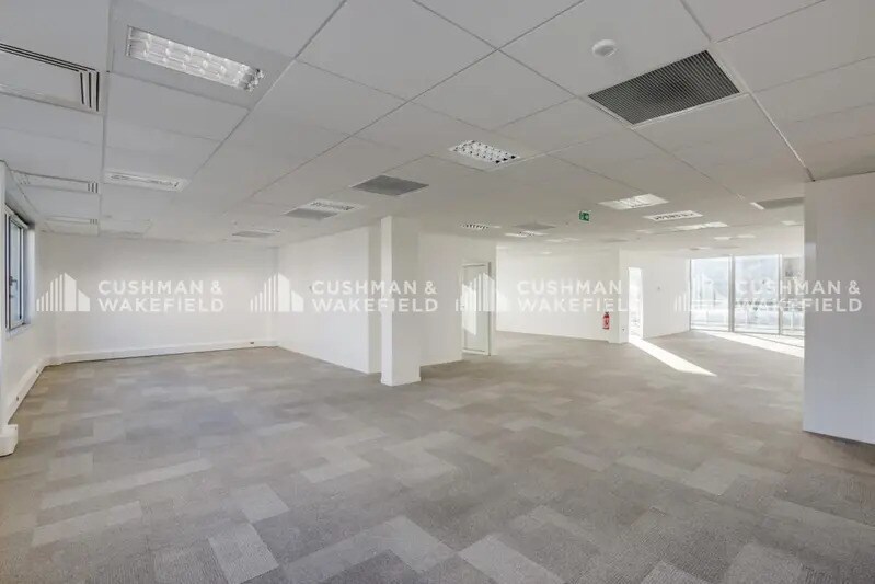 304 Route Nationale Six, Limonest for lease - Building Photo - Image 3 of 19