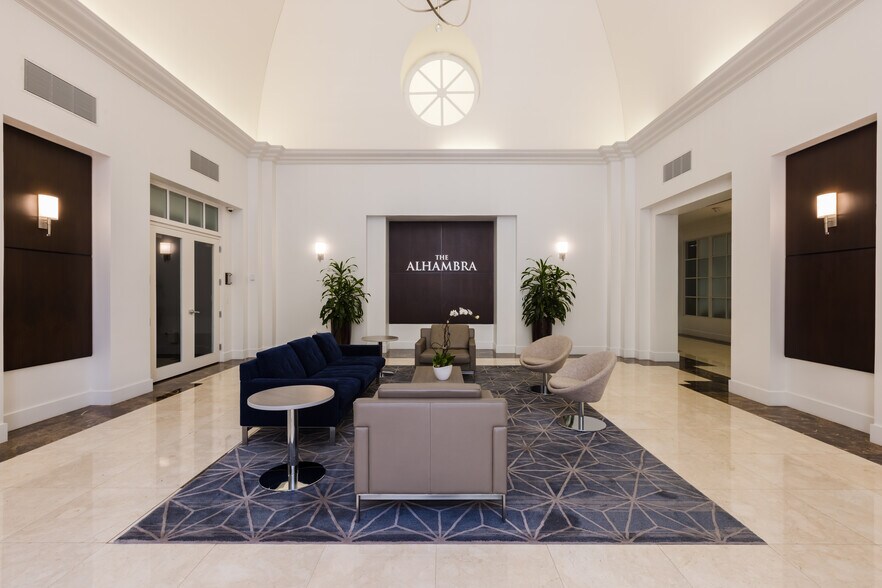 2 Alhambra Plz, Coral Gables, FL à louer - Photo intérieure - Image 3 de 14