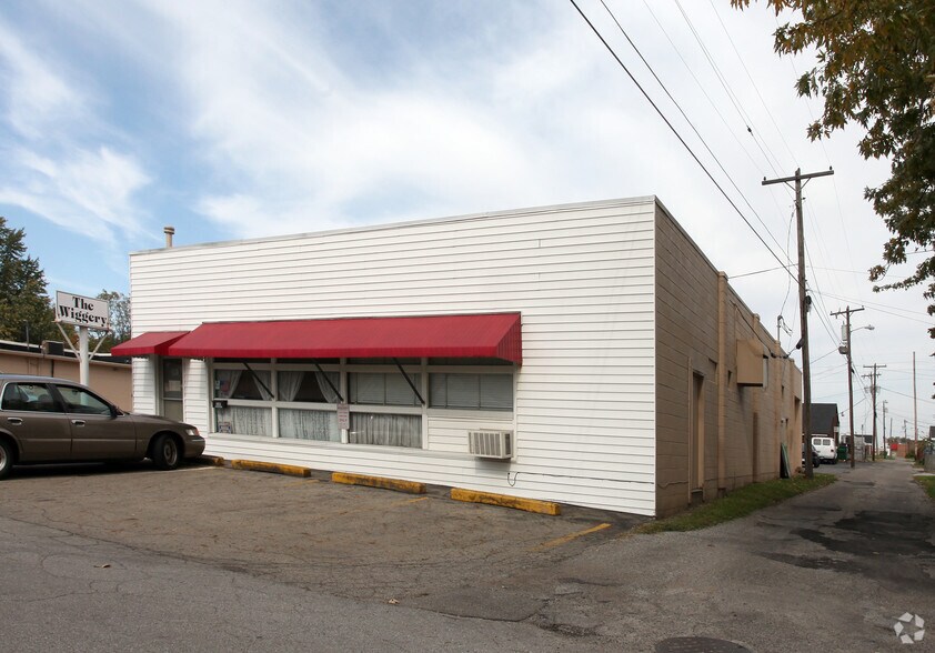 2102 Broadway St, Anderson, IN à vendre - Photo du bâtiment - Image 2 de 8