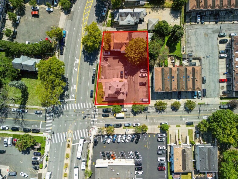 1582 Richmond Ave, Staten Island, NY à vendre - Photo du bâtiment - Image 2 de 8