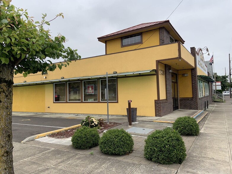 1810-1818 SE 122nd Ave, Portland, OR for sale - Building Photo - Image 3 of 10