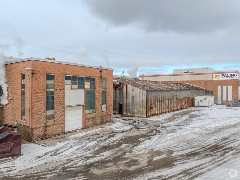 1632 Burlington St E, Hamilton, ON for lease - Building Photo - Image 2 of 6