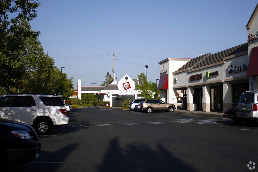 4720 Laguna Blvd, Elk Grove, CA for lease - Building Photo - Image 2 of 6