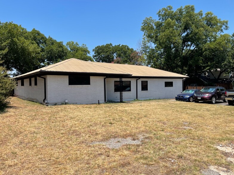 1927 W Arkansas Ln, Pantego, TX à vendre - Photo du bâtiment - Image 1 de 1