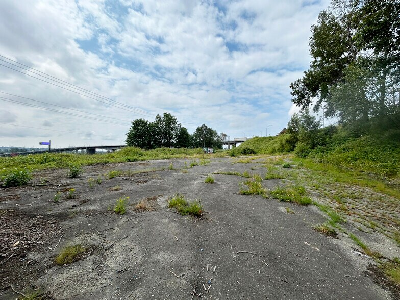 520 Twenty First St, New Westminster, BC à louer - Photo du bâtiment - Image 3 de 4