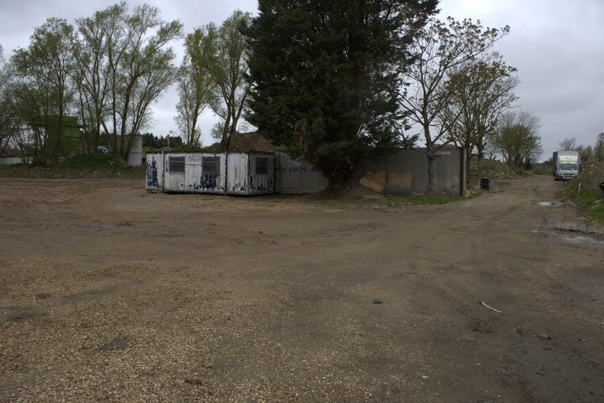 3 Taylors Rd, Hitchin for lease - Building Photo - Image 3 of 3