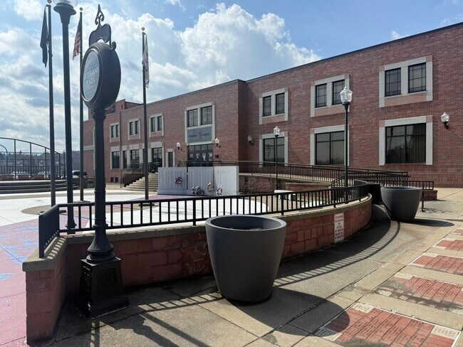 Plus de détails pour 320 Adams St, Fairmont, WV - Bureau, Local d'activités à louer
