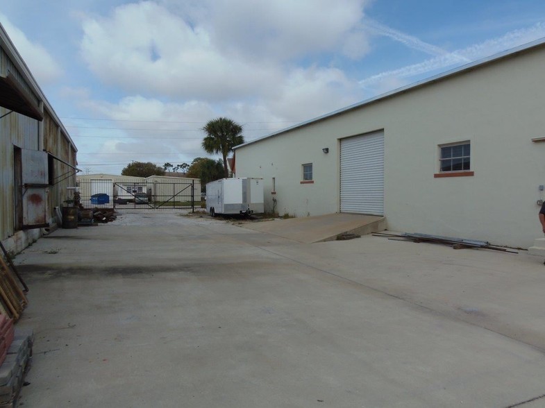 13197 49th St, Clearwater, FL for lease - Building Photo - Image 2 of 16