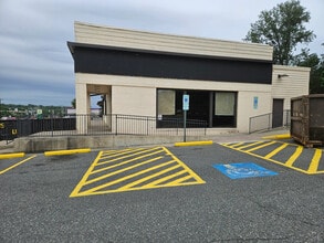 17360 Dumfries Rd, Dumfries, VA for lease Building Photo- Image 1 of 4