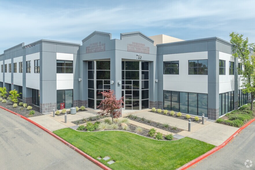 785 Orchard Dr, Folsom, CA à louer - Photo du bâtiment - Image 1 de 21