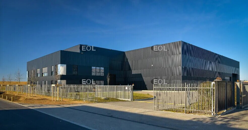 Flex dans Genas à louer - Photo du bâtiment - Image 2 de 12