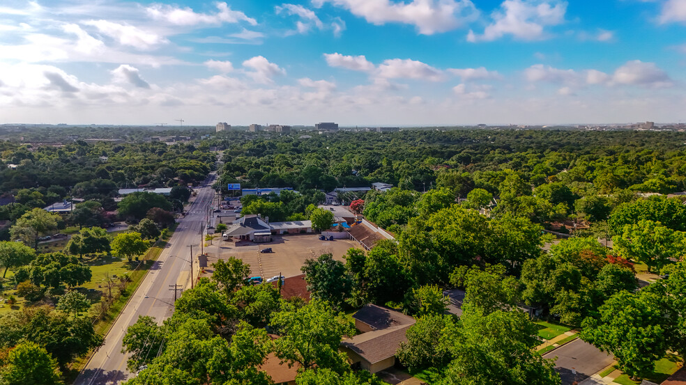 2825 Hancock Dr, Austin, TX à vendre - Photo du bâtiment - Image 3 de 6