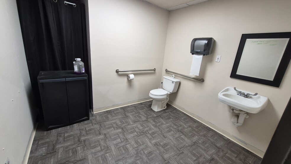 8315 B Industrial, Pearland, TX for lease - Interior Photo - Image 3 of 8